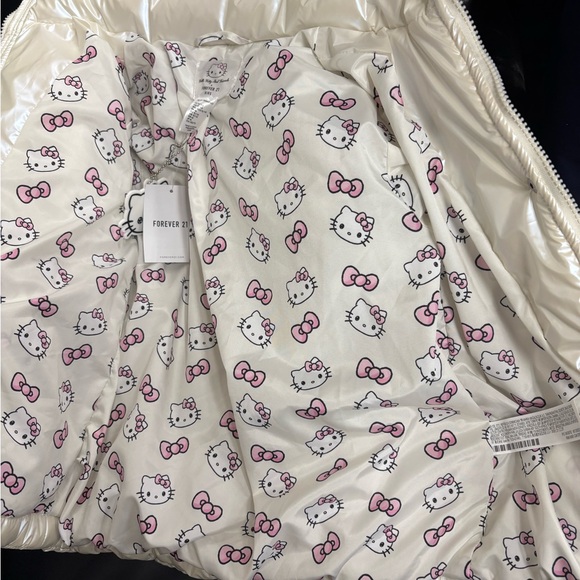 NWT Hello Kitty White Puffer Kids Jacket Sz 9/10 - Picture 4 of 15